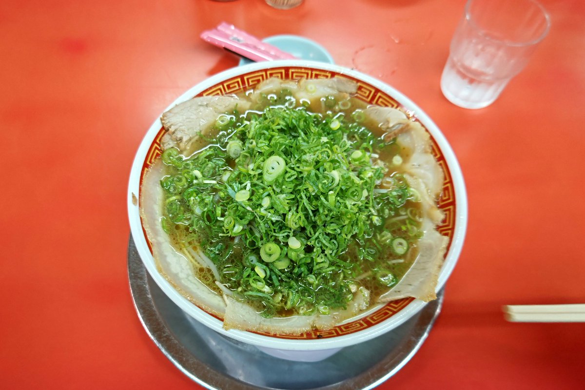 riry_runrun345's tweet photo. 久しぶりの『もっこす』
今日は石屋川店に行ったよ🍜
相方は知らなかっただけかな？
『爆盛りネギラーメン 』大盛り
わたくしは定番で😊
#もっこす 
#爆盛りネギラーメン 
#安定のもっこす https://t.co/qd7MjDXK5b