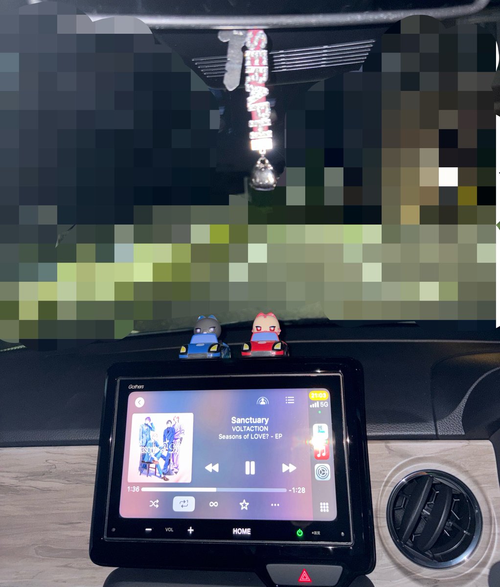gomapuri_'s tweet photo. 納車！えぬわんクラフトスタイルちゃん！
かわい〜😭🩵🫰🏻今日からよろしく！🥺

メッキのところがホワイトベースになってたり内装もブラックじゃなくてホワイト×グレーなのが明るくてすきすきポイント……🫰🏻ヴォ周年グッズ飾れてるんるん……🫰🏻 https://t.co/IW12nXWg2q