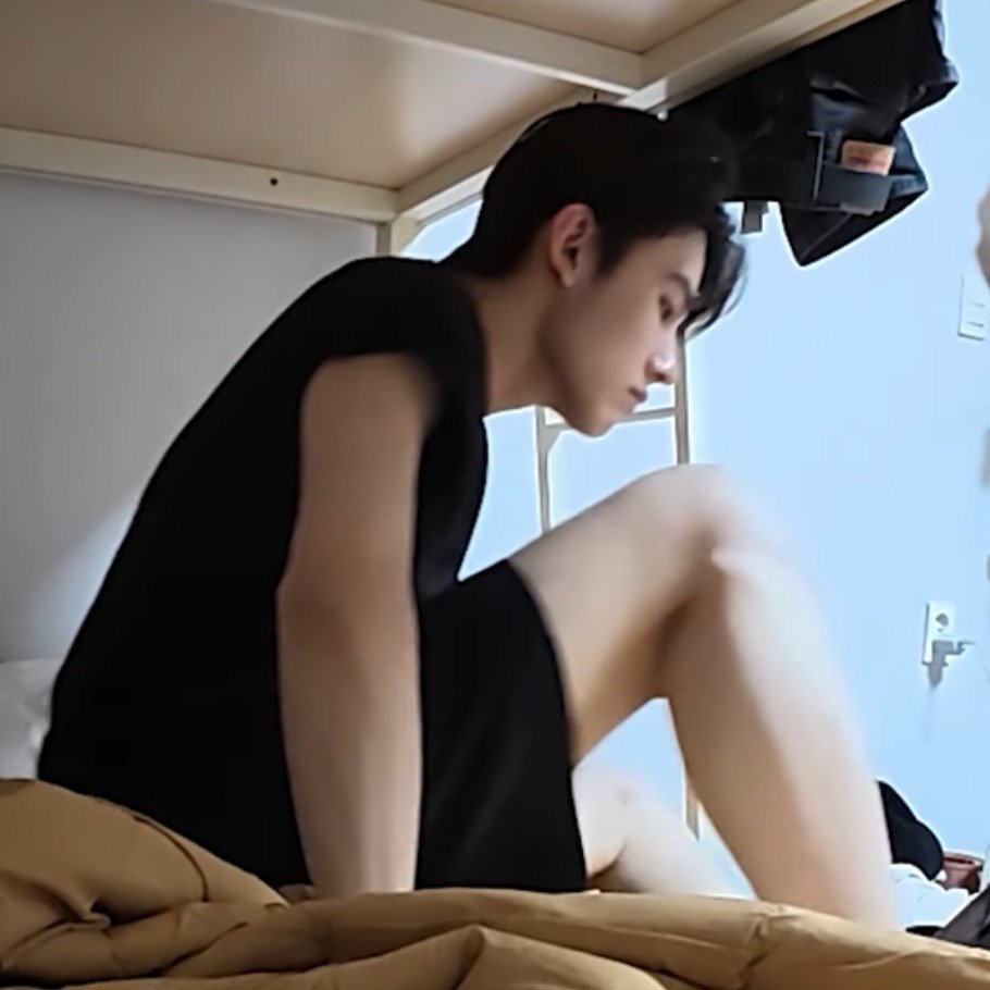 _monpersonnage's tweet photo. GW TANYA, ADA GAK LAKIK INDO YG MAU TIDUR BENTUKANNYA KEK GINI? MANA ADAA😭😭😭😭😭😭😭😭😭 mau seonghyeon 1 pls😭👋🏻 https://t.co/kn2baSW2cS