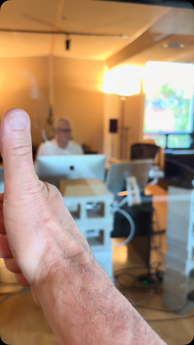 bruno_pellantz's tweet photo. [serious] Maybe a fellow Redditor can help with the biggest problem you’re dealing with right now. What’s your biggest problem at the moment, and how can we help? https://t.co/48VIFxvncm