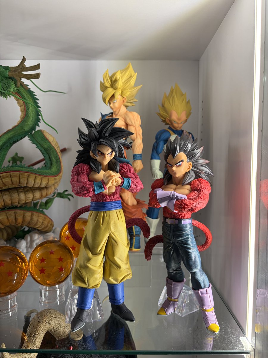 RkCax's tweet photo. 一番くじ　ドラゴンボール　GT
A賞　超サイヤ人4孫悟空
B賞　超サイヤ人4ベジータ

開封しました！！
すごい。すごいしか言葉がでない。
ベジータの質感全てがすごい。
髪の毛は毛先にグラデーションあり。
悟空の毛量最高。 https://t.co/KvohNlANmc