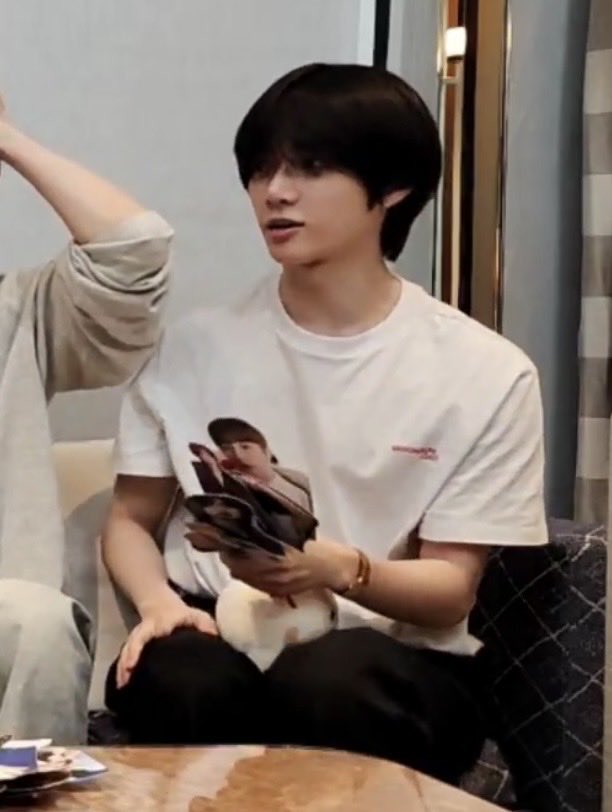 bmgyusotherhalf's tweet photo. NOT TYE BEOMGYU ROSE 😭😭😭😭😭😭😭😭😭😭😭😭😭😭😭😭😭😭😭😭 https://t.co/piKAVGC37N