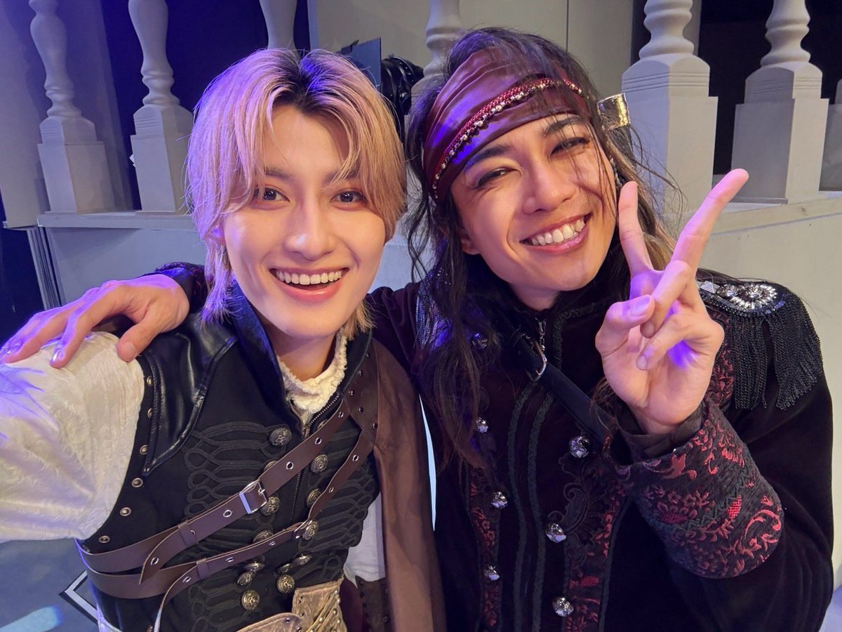 hayate_i_1012's tweet photo. 舞台「黒の王 -Revenge-」
本日も2公演ありがとうございました🔥

メフメト役の幸佑さん@kosk0313 、ラマザン役の裕貴さん@0227Hiroki 、ザヒル役の優良くん@teyanday_MK 、シャルーク役の伶音くんと@Leon_Kirita 📸

#黒の王2026 
#押忍オスマン https://t.co/8W5VODGsYu