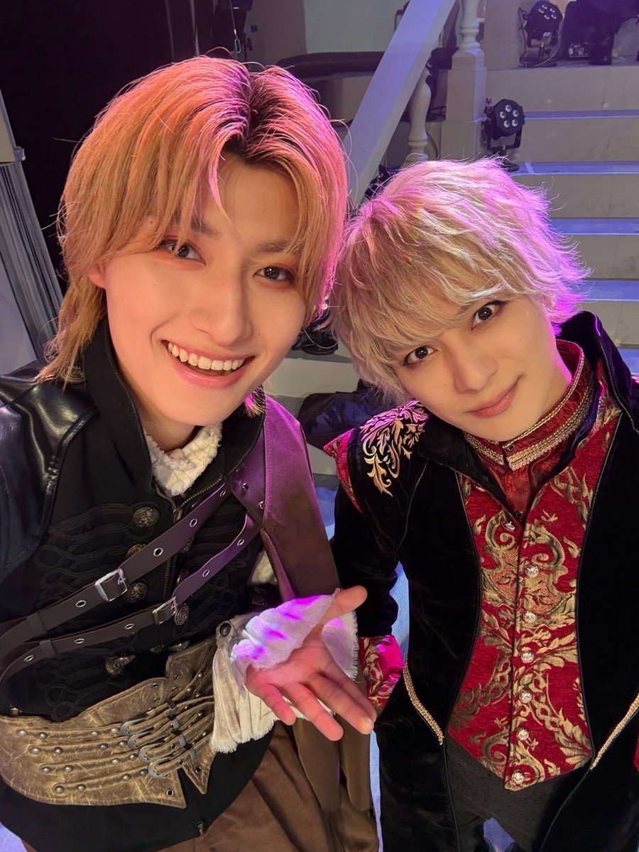 hayate_i_1012's tweet photo. 舞台「黒の王 -Revenge-」
本日も2公演ありがとうございました🔥

メフメト役の幸佑さん@kosk0313 、ラマザン役の裕貴さん@0227Hiroki 、ザヒル役の優良くん@teyanday_MK 、シャルーク役の伶音くんと@Leon_Kirita 📸

#黒の王2026 
#押忍オスマン https://t.co/8W5VODGsYu