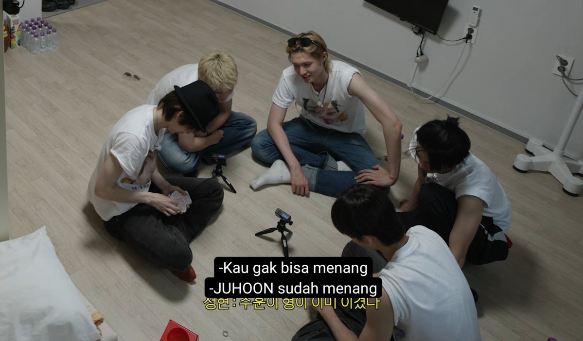 choocookiez's tweet photo. JUARA 1 BELAIN JUHOON 😭😭😭😭 https://t.co/zv1B9N0dYH