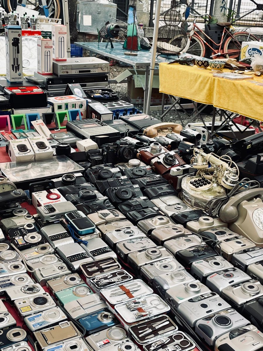 AhmedMo68235616's tweet photo. Tackled my clutter! Sold my pre-loved books u0026 gadgets on the local app—cleaned my space, made a little cash, and gave items a new life. Win-win! https://t.co/Jk3LvIpQca