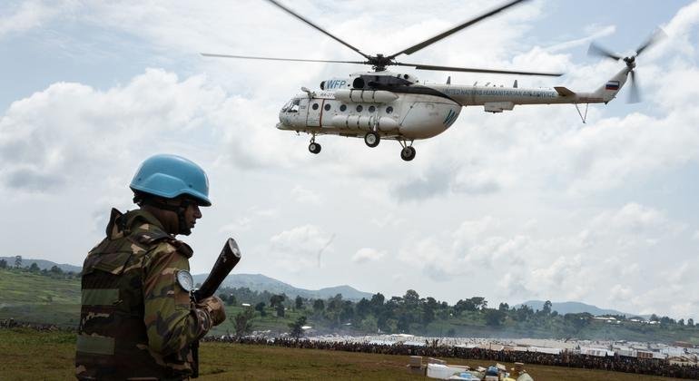 pbaseka's tweet photo. Minembwe: des sources locales indiquent qu'un avion de @MONUSCO a atterri à Minembwe. 

Ce court passage est un bon signe et la volonté de cette organisation onusienne engagée dans l'accompagnement de processus de paix. 

Plus particulièrement l'espoir pour la population de Minembwe longtemps abandonnée. Cette présence serait un coup dur pour ceux qui veulent continuer la guerre jusqu'à Kinashasa. 

Contrairement à ses activités à Goma et Bukavu; à Minembwe la situation diffère cette zone pourrait être mise sous le contrôle de la Monusco comme je l'ai toujours demandé. 

La protéction de civiles prime avant tous.