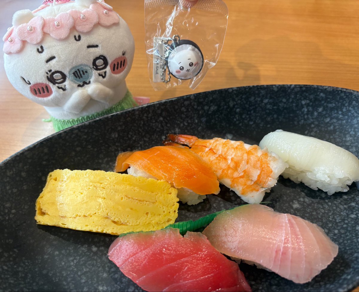 chiikawa_0916's tweet photo. くら寿司×ちいかわ最高～ッッ🍣✨️ https://t.co/68lDMCG5ij