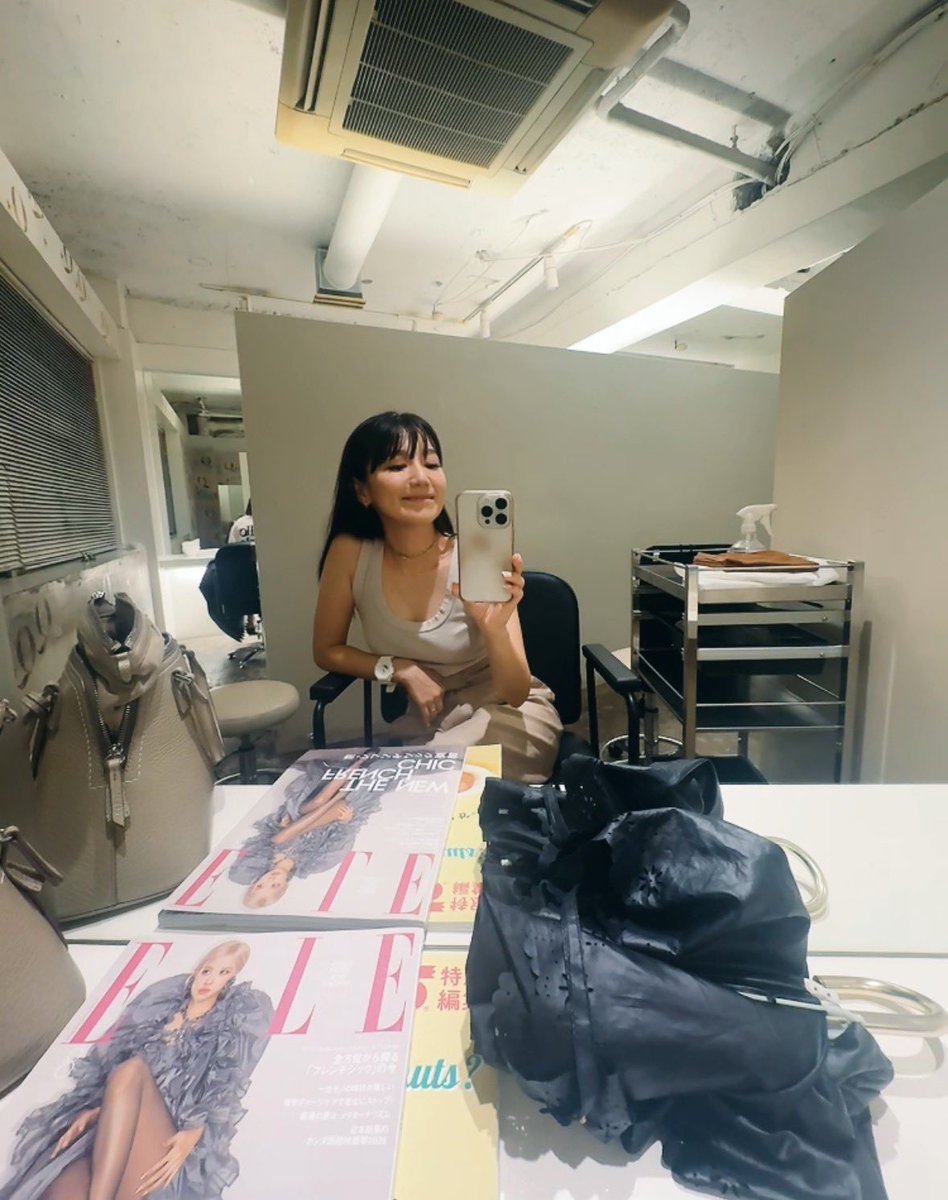 kicocik's tweet photo. 美容室に行ったら隣の席がメジャー時代お世話になったカメラマンさんだった🙂

お互いびっくり嬉しい再会でした。

カメラマン西将隆さんはメジャー時代に出した4枚のシングルジャケットを全て手がけて下さったのですが、実はフリーになった後にも3rd album 【inochi no uta】のタイミングで再会し撮影して下さったのです。

素敵なお写真は宝物✨