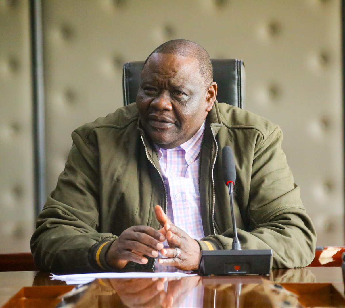 DCI_Kenya's tweet photo. 𝗖𝗢𝗨𝗥𝗔𝗚𝗘 𝗕𝗘𝗬𝗢𝗡𝗗 𝗧𝗛𝗘 𝗖𝗔𝗟𝗟 𝗢𝗙 𝗗𝗨𝗧𝗬

At the DCI Headquarters today, courage, sacrifice and exceptional service took centre stage as outstanding officers were presented with certificates of the 2026 Chandaria Bravery Awards.

The ceremony was presided over by the Deputy Director of Criminal Investigations, Mr. John Onyango, who represented the Director of Criminal Investigations, Mr. Mohamed I. Amin.

The awards recognise officers whose actions have gone beyond the call of duty, exemplifying courage, integrity, professionalism and an unwavering commitment to protecting lives and serving the nation.

The honourees have distinguished themselves in some of the most demanding situations confronting law enforcement officers; from restoring peace through dialogue and conflict resolution, to responding swiftly to terror-related threats and safely disposing of dangerous explosive devices.

Others demonstrated exceptional leadership in times of crisis, displaying the calmness to assess danger, the decisiveness to act and the courage to put public safety before personal security.

Their service has also extended to the painstaking work behind complex investigations, including managing intricate disaster scenes, preserving critical evidence, coordinating multi-agency operations and supporting families through some of the most difficult moments of their lives.

Among the officers honoured were Mr. Adan Hassan, CP, Regional Criminal Investigations Officer (RCIO), North Eastern Region; Chief Inspector David Nyaramba, Sub-County Criminal Investigations Officer (SCCIO), Matuga; CPL Robert Chumba; and CPL Jelan Hassan Omar.

As we celebrate these gallant officers, we also salute the thousands of DCI officers and the entire National Police Service who report for duty every day to protect lives, confront threats, and keep Kenya safe.

Also present at the ceremony was Ms. Rosemary Kuraru, the Director of Personnel at DCI, alongside other senior officers.

The DCI extends its heartfelt congratulations to all recipients of the 2026 Chandaria Bravery Awards, whose courage honours the badge, whose sacrifice strengthens the nation, and whose dedication to duty stands as an enduring inspiration to all who serve in the pursuit of a safer Kenya.