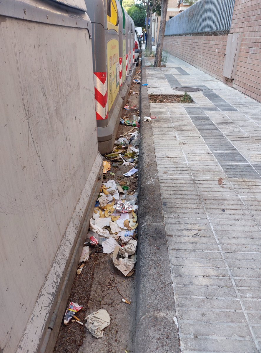 frtunez's tweet photo. #Tortosa està MOLT #bruta
La neteja ha de ser via pressupostos però el que tenim a Tortosa és excessiu, ja és #salut pública.
Cal una Administració que sancioni i que els responsables facin treball comunitari de neteja
@Tortosa
@tortosacapital
@TortosaBruta
@CuidemTortosa https://t.co/1mN90lFZ7G