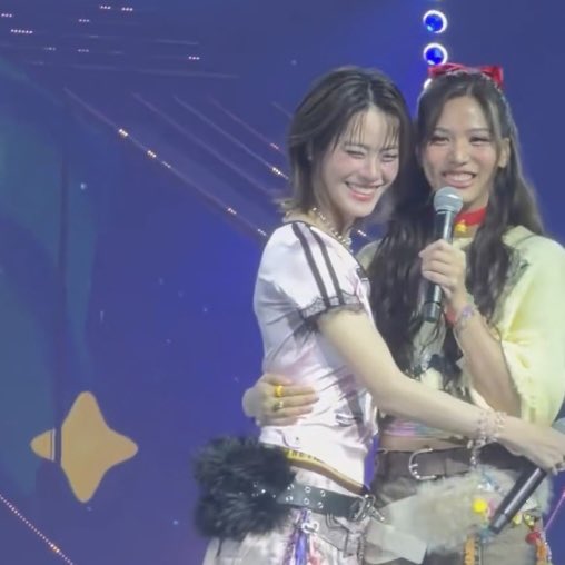blueyuocean_'s tweet photo. ชิซุกะไลฟ์แอคชั่นน่ารักจังโลย กอดกับโดเรมี่ยิ้มหวานเจี้ยบคับ ◜◡◝ 🤌🏻🤌🏻

©️ ENZpbst https://t.co/pl3EVtOXXI
