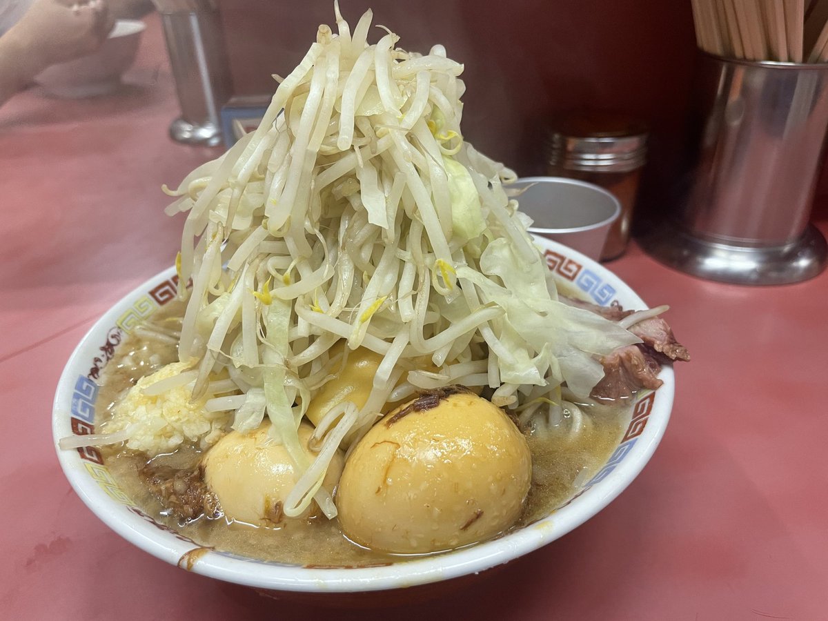 2hCqvk's tweet photo. ラーメン二郎　ひばりヶ丘駅前店

大ラーメン　ニンニク https://t.co/MzxMRWvfp4