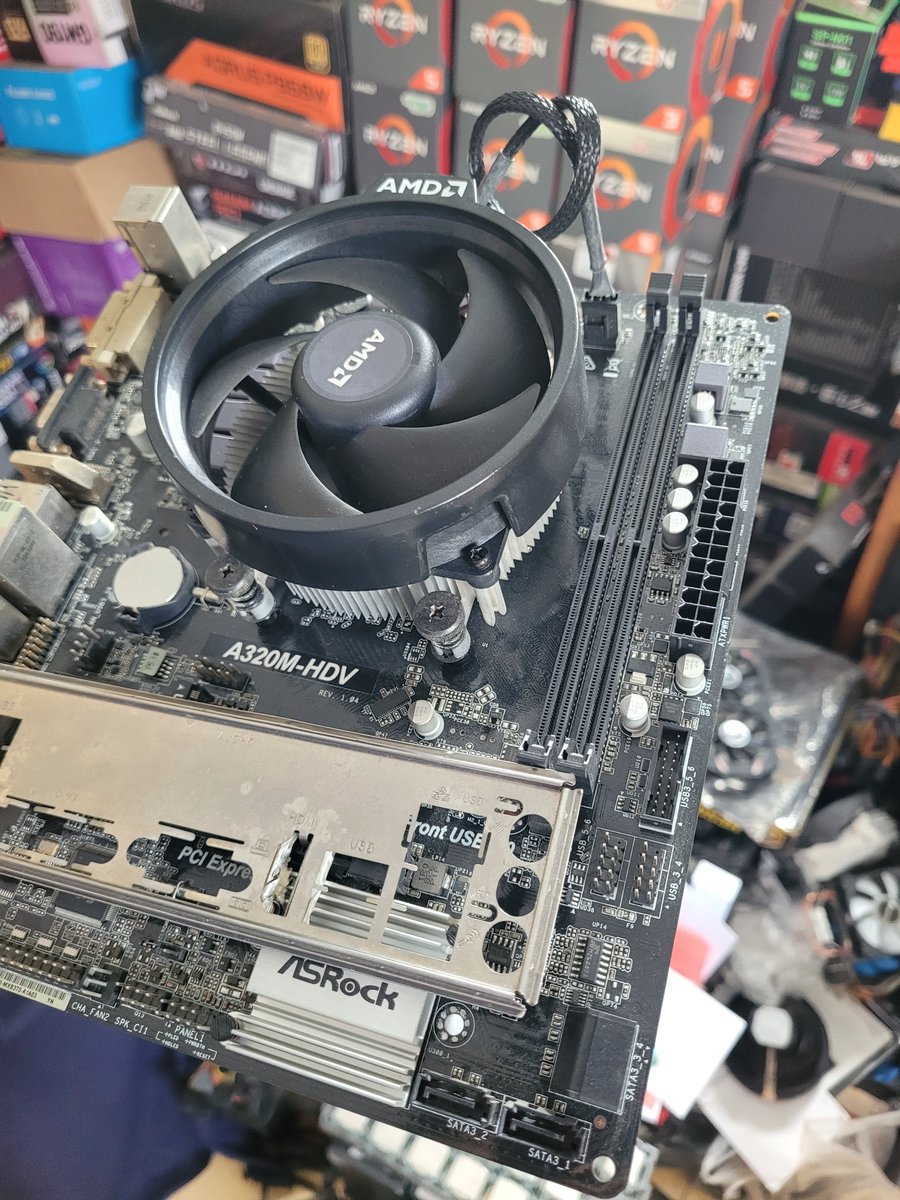_Idham_kholid's tweet photo. Sepaket r3 2200g, asrock a320m.. sold https://t.co/jq9uXt6wed