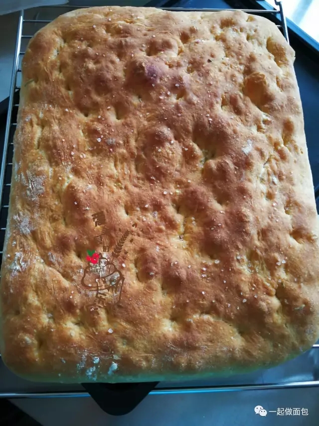 MariemA16471381's tweet photo. Just baked my first sourdough loaf! The crust is crispy, the crumb is airy, and the kitchen smells like pure warmth  Best weekend vibe ever! https://t.co/EX1YwdmauV