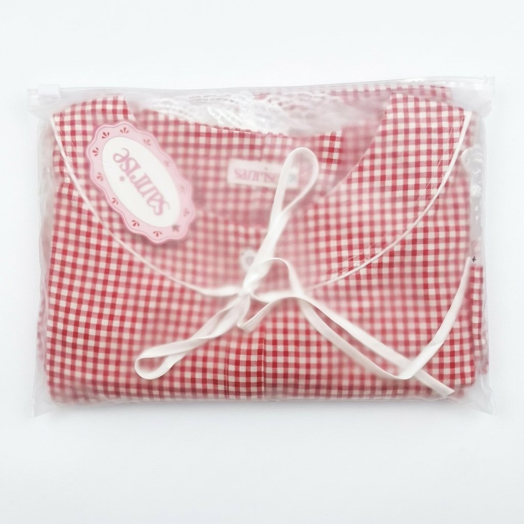holysooya_'s tweet photo. WTS Parfe Blouse dari brand SANRISE

- Motif: Gingham Red Longsleeve size M (LD 110)
- Alasan dijual: Kebesaran
- Kondisi: Baru, dipakai sekali pas try on, masih lengkap tag + zipper bag
- Bahan: 100% cotton

Aku jual 200rb, harga asli di oren masih 244rb🥹

#zonauang #zonajajan https://t.co/vIjlK6S9PP