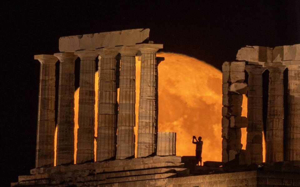 artindetails's tweet photo. Supermoon in Athens, Greece https://t.co/s7c3j4PKnt