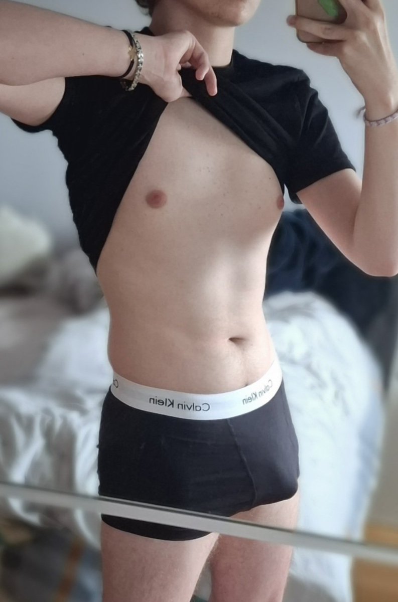 r_versa13's tweet photo. Hotpics 🍆 #gay #bi #nude #bite #cul #actif #passif #versa #top #bottom #sexe #baise #caleçon #boxer #calvinklein #freegun https://t.co/k4zvj0pyIT