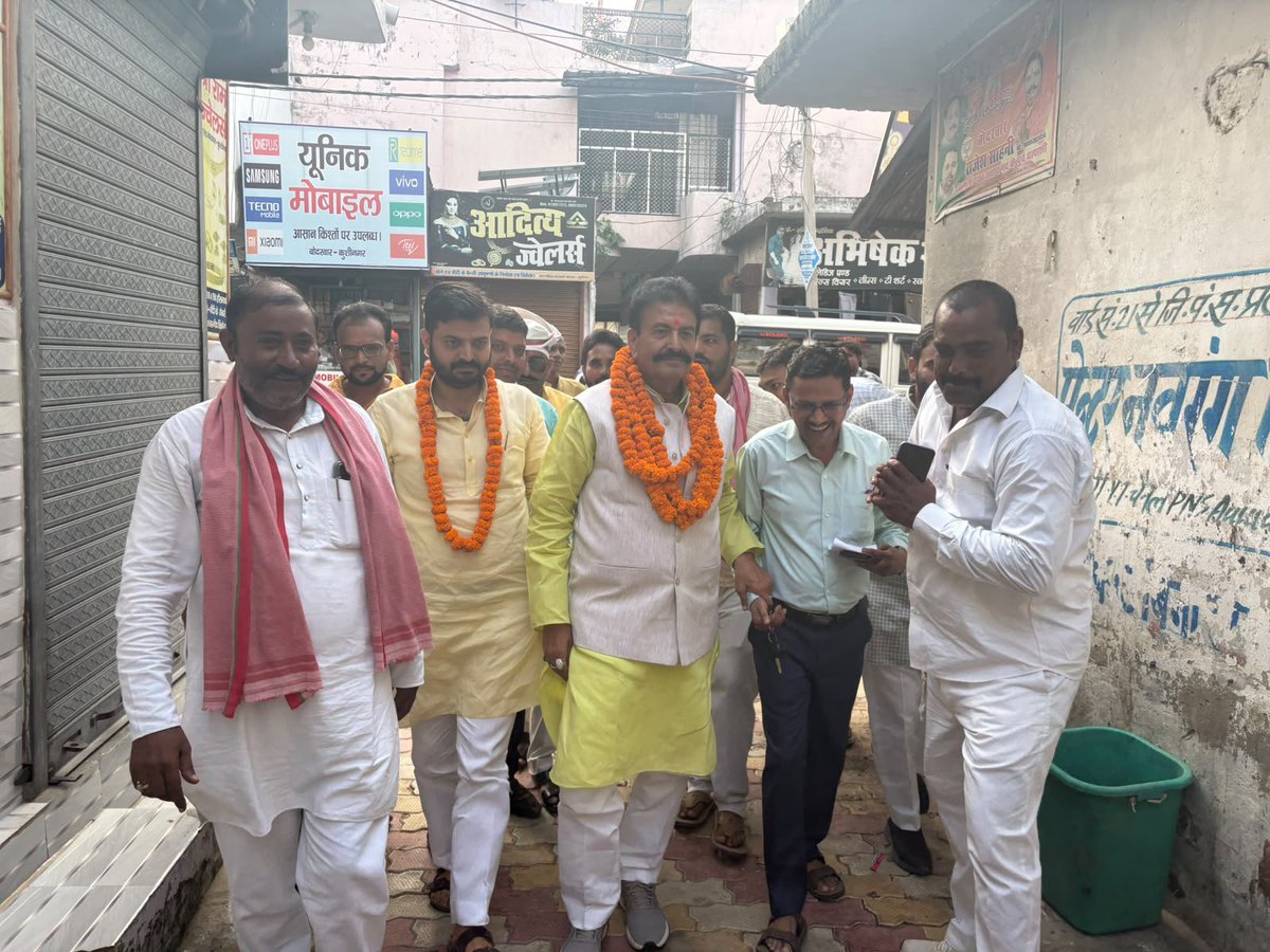 samajwadiparty's tweet photo. समाजवादी पार्टी, उत्तर प्रदेश
19, विक्रमादित्य मार्ग, लखनऊ
    प्रकाशन/प्रसारण हेतु-    दिनांकः 21.08.2026  
    कुशीनगर जनपद के रामकोला विधानसभा क्षेत्र के कप्तानगंज विकास खंड के बोदरवार में पीडीए पंचायत और 10 सितंबर रामकोला शहीद दिवस की तैयारी बैठक हुई। 10 सितम्बर के कार्यक्रम में बदायूं सांसद श्री आदित्य यादव भी शामिल होंगे। पीडीए पंचायत बैठक में मुख्य अतिथि के रूप में पूर्व मंत्री श्री राधेश्याम सिंह  ने सभी जोनल और सेक्टर प्रभारियों के प्रति आभार प्रकट किया तथा उपस्थित लोगों से 2027 में श्री अखिलेश यादव को मुख्यमंत्री बनाने की अपील किया। 
    इस कार्यक्रम के आयोजक श्री शंभु गुप्ता  और विधानसभा अध्यक्ष श्री निठुरी राजभर रहे। अध्यक्षता श्री विजयमल प्रजापति और संचालन जनाब मंतार अली ने किया। 
    इस कार्यक्रम में मुख्य रूप से उपस्थित रहे श्री रणविजय सिंह मोहन, जिलाउपाध्यक्ष समाजवादी पार्टी श्री शैलेन्द्र प्रताप सिंह, पूर्व ब्लाक प्रमुख श्री महातम प्रसाद श्री ए.के बादल, श्री पूर्व जिला पंचायत सदस्य श्री जवाहरलाल गौतम  श्री महेश्वर यादव, श्री डब्लू चौबे, महेन्द्र निषाद, जिलासचिव श्री विजय यादव कन्हैया निषाद, जिलाउपाध्यक्ष युवजनसभा श्री रमेश यादव, महेश्वर यादव, पूर्व केन यूनियन चेयरमैंन श्री योगेंद्र सिंह सैथवार, श्री रोशन प्रजापति, श्री देवमुनि यादव, श्री बिपिन प्रसाद, श्री रामआशीष निषाद, पूर्व जिलामहासिचव युवजन सभा श्री शैलेष यादव, श्री धीरेन्द्र पाण्डेय, शैलेष पासवान, श्री राजकिशोर शर्मा सहित सैकड़ों लोग उपस्थित रहे।
            (राजेन्द्र चौधरी)
             मुख्य प्रवक्ता