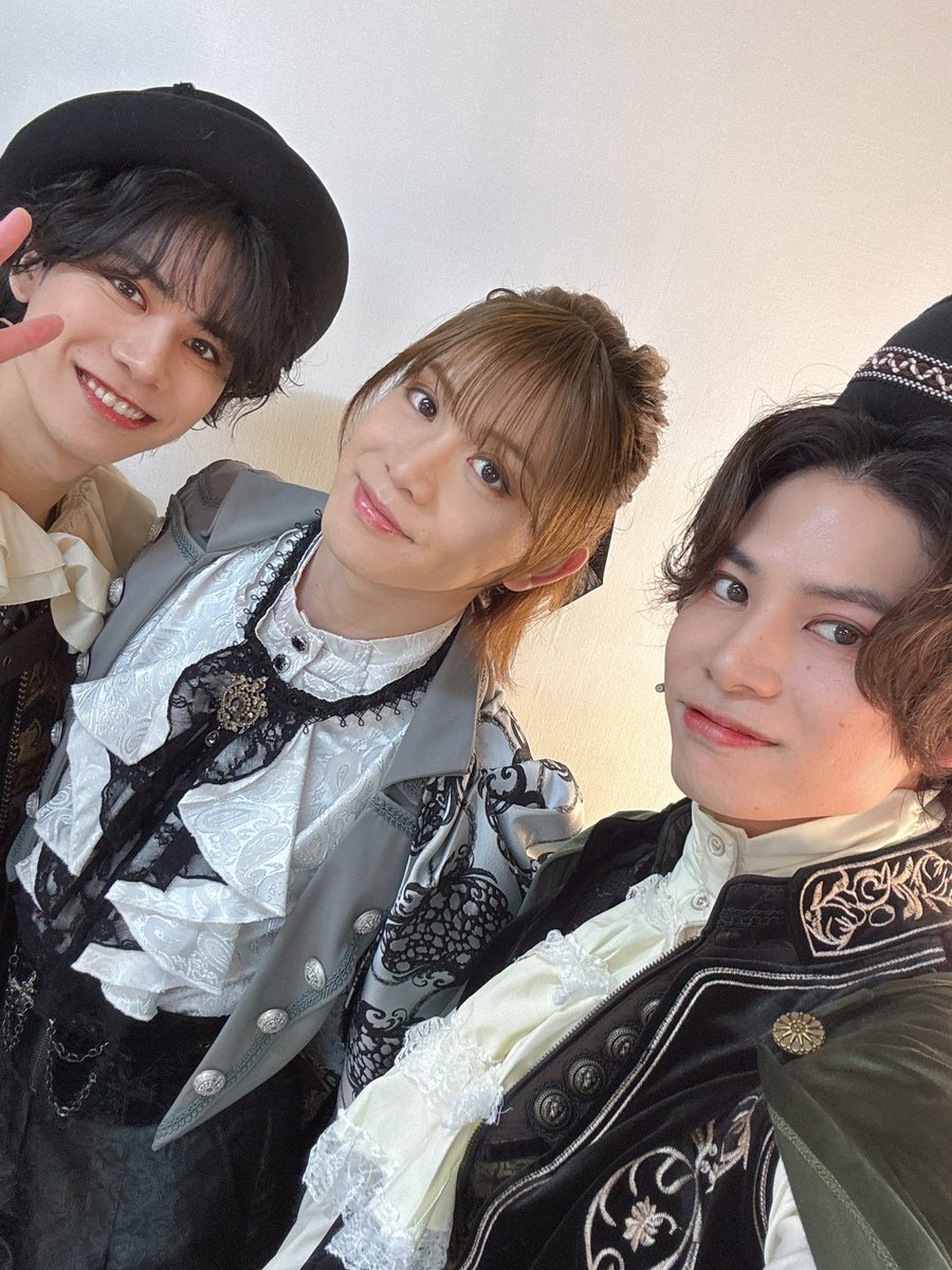 Futaba_kaname's tweet photo. ソワレもありがとうございました✨

あっという間に折り返し！

#王ステ
#黒の王2026 https://t.co/Ud55upnJxc