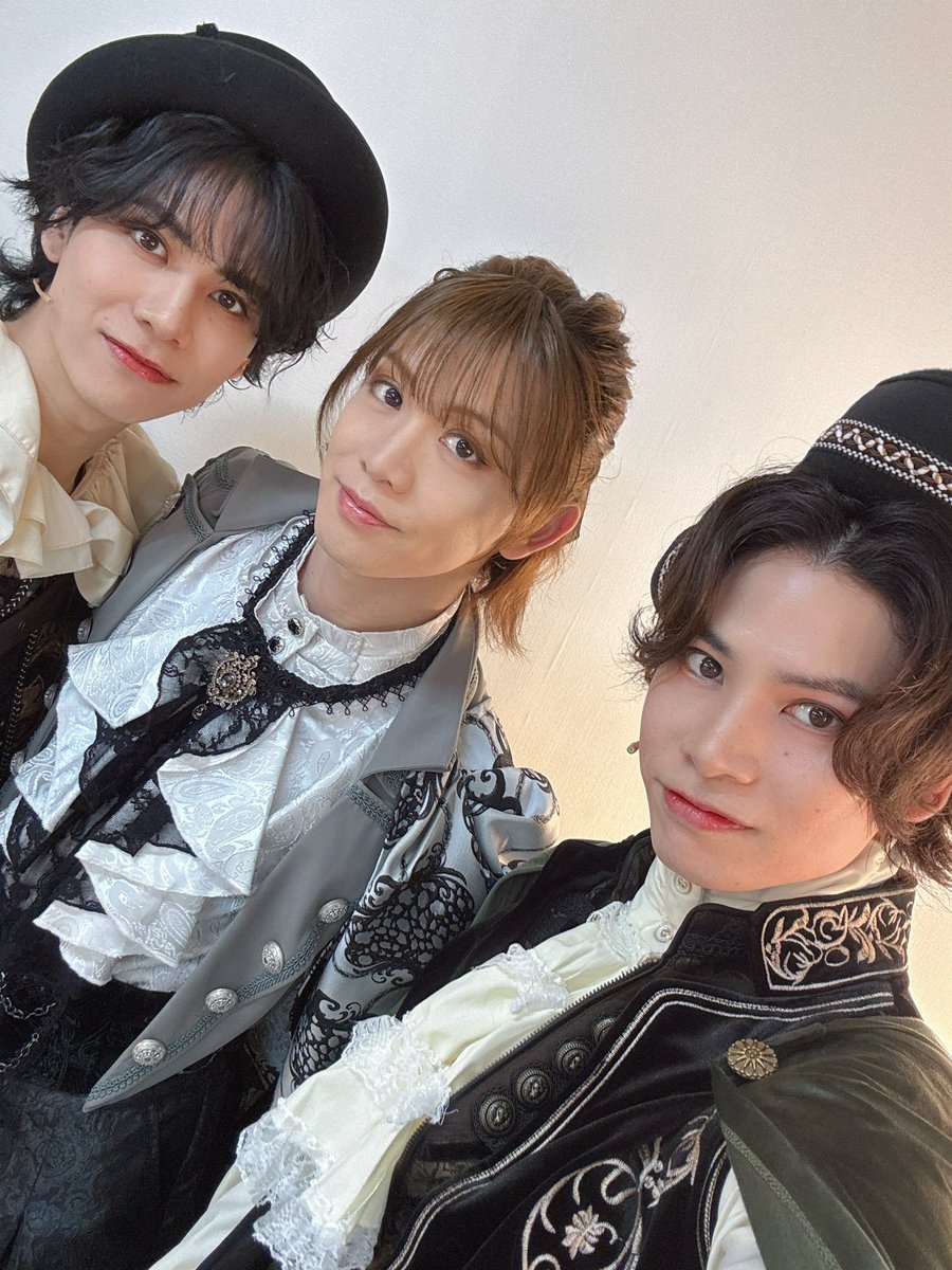 Futaba_kaname's tweet photo. ソワレもありがとうございました✨

あっという間に折り返し！

#王ステ
#黒の王2026 https://t.co/Ud55upnJxc