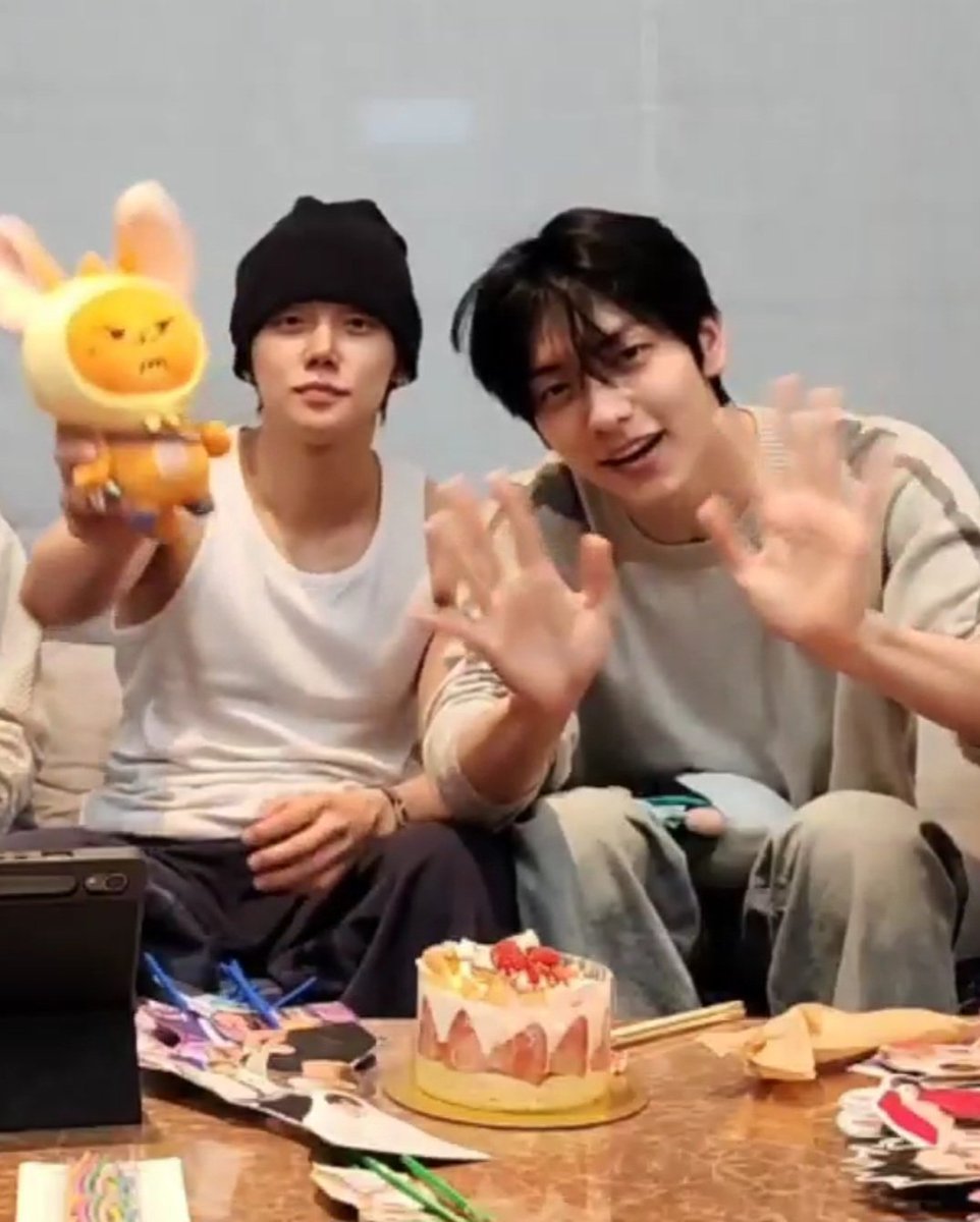 1209sbyj's tweet photo. 🐰🦊🤍 https://t.co/5nR4rvTjcL