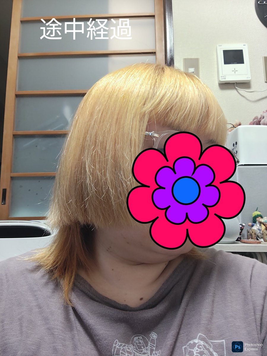 yu_na62's tweet photo. 染めた染めた。
今回はコレ。
グレーというより思ったより茶色だな。まぁいいか。
#セルフヘアカラー
#セルフカラー https://t.co/jNRVln3toE