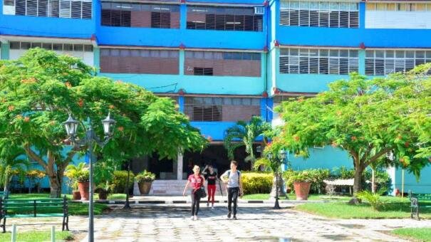 RadioSSp's tweet photo. @DiazCanelB @MMarreroCruz @DeivyPrezMartn1 @AlexisLorente74 🏫 Descentralización y enfoque territorial marcarán inicio del curso en universidades.🏫 https://t.co/G1jvQNSq63 https://t.co/2CYXYHQ8NA