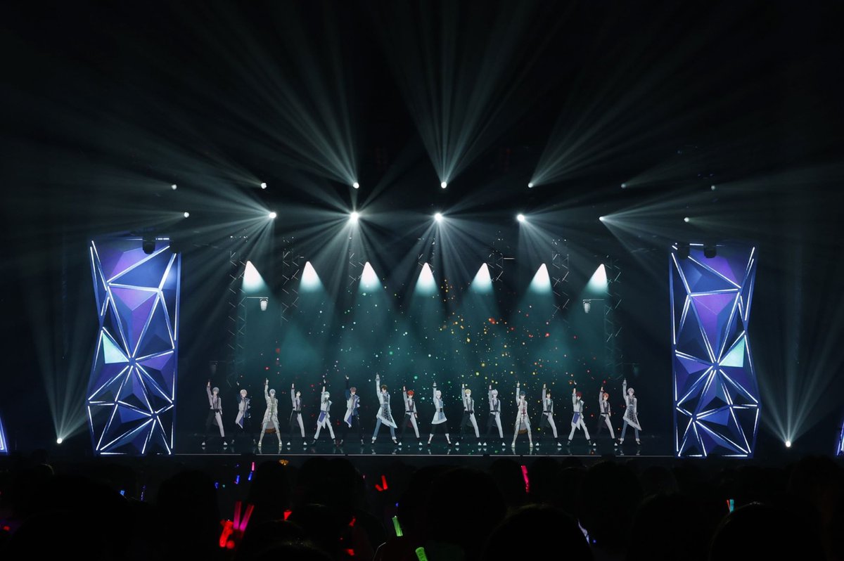 iD7_VISIBLIVE's tweet photo. 【オフィシャルレポート公開！】

アイドリッシュセブン
VISIBLIVE TOUR "4WARD JOURNEY"
幕張公演DAY 1のオフィシャルレポートを公開しました！

8/21(金) 19時公演の模様をお届け！
是非こちらからチェックしてください！
https://t.co/KUqZVHyvkU

#アイナナ_4J #4J_幕張_DAY1 https://t.co/MZ8QzwlOgM