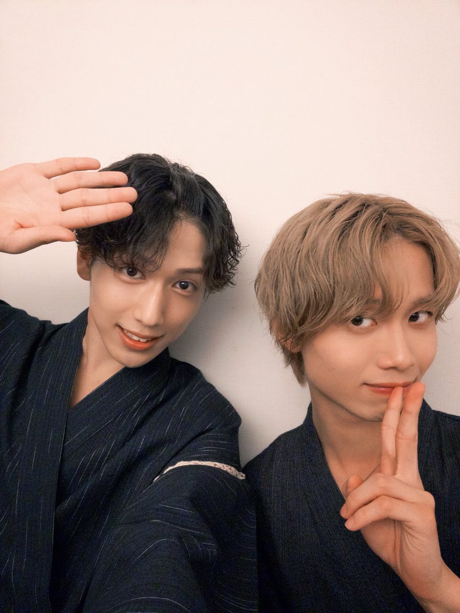 shurin_smsc's tweet photo. 第4回ぽんこつご来場ありがとねーー！！✨
甚平×ポンパドールしてみたよ！！👘🎐

TYRIZ.さんと毎月一緒にできるぽんこつが最高すぎて、楽しすぎるし幸せだ〜！！😆

初めて富樫くんともツーショット撮れた！！🤍
TYRIZ.さんみんなとツーショット撮るのが夢です！！🙏

#TYRIZ.さん　
#SHIMENSOCA https://t.co/Ph2KUUU82N