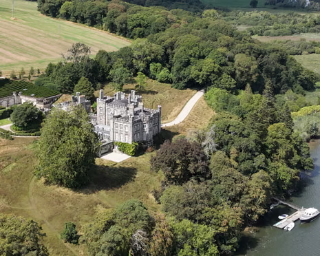 TheTechPill's tweet photo. Mark Zuckerberg buys 440-acre Strancally castle estate in Ireland for roughly €20m https://t.co/PzV5vvNMR9