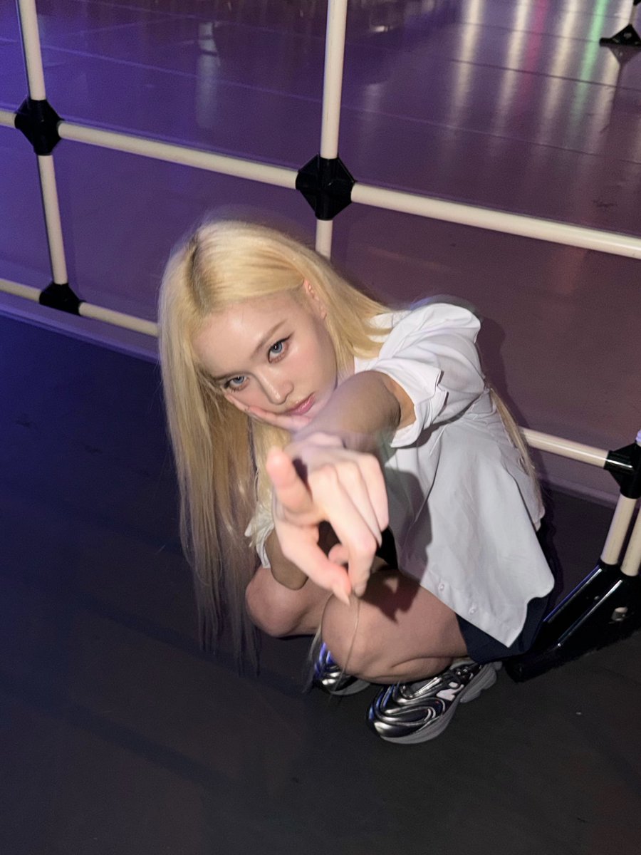 TWHY309's tweet photo. ชี้เป้า สำหรับป๊าม๊าน้องหนาวเท้าไซส์เร้กที่อยากซื้อรองเท้า New balance 5030 ที่น้องหนาวขายอยู่ ตอนนี้ foot locker มีโปรซื้อ 2 ชิ้นลด 20%  อีกชิ้นเป็นอะไรก็ได้ที่ร่วมลด จะเหลือคู่ละ 3360 บาท จ่ายผ่าน Shopee pay ลดเพิ่มอีก 200 สรุปได้มา 3160 บาทถ้วน ส่วนไซส์ใหญ่ไป JD ลด 20% เซม https://t.co/PcNik5AAh1