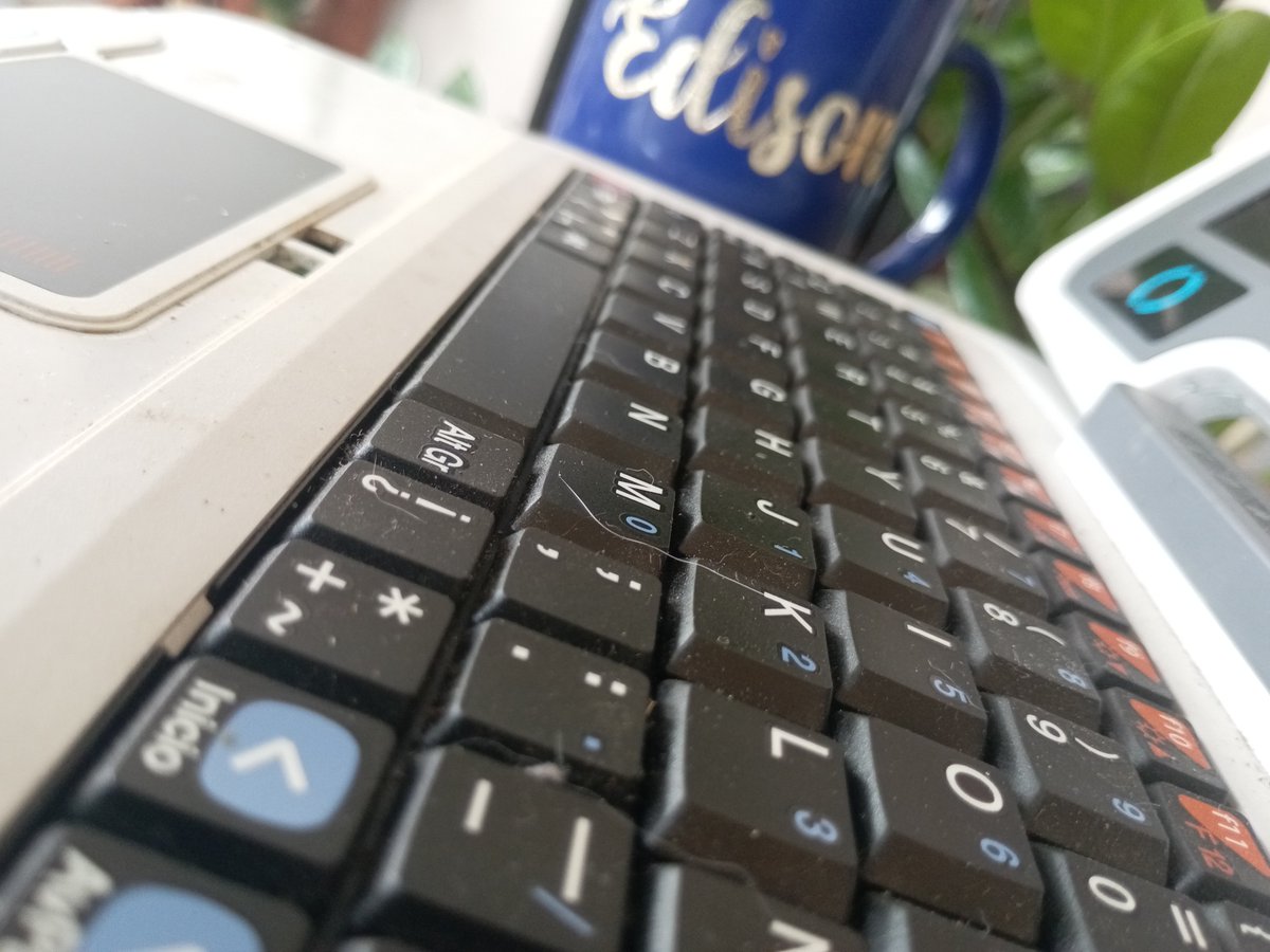 ruiz_maral's tweet photo. Vainas que pienso cuando no hay luz ni agua, pero me levanto y puedo tomar café. Hilo https://t.co/IbptQYeVFE