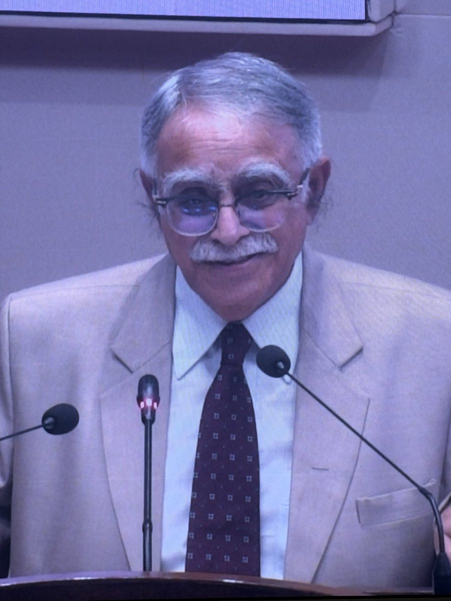 parijatpragya's tweet photo. More than 500 Young amicus curiae appointment during his tenure.
Signing off with the brightest and sweetest smile ever. 
Adieu Justice Sanjay Karol. You were good 😊 

#Lawtwitter https://t.co/99wXYbARez