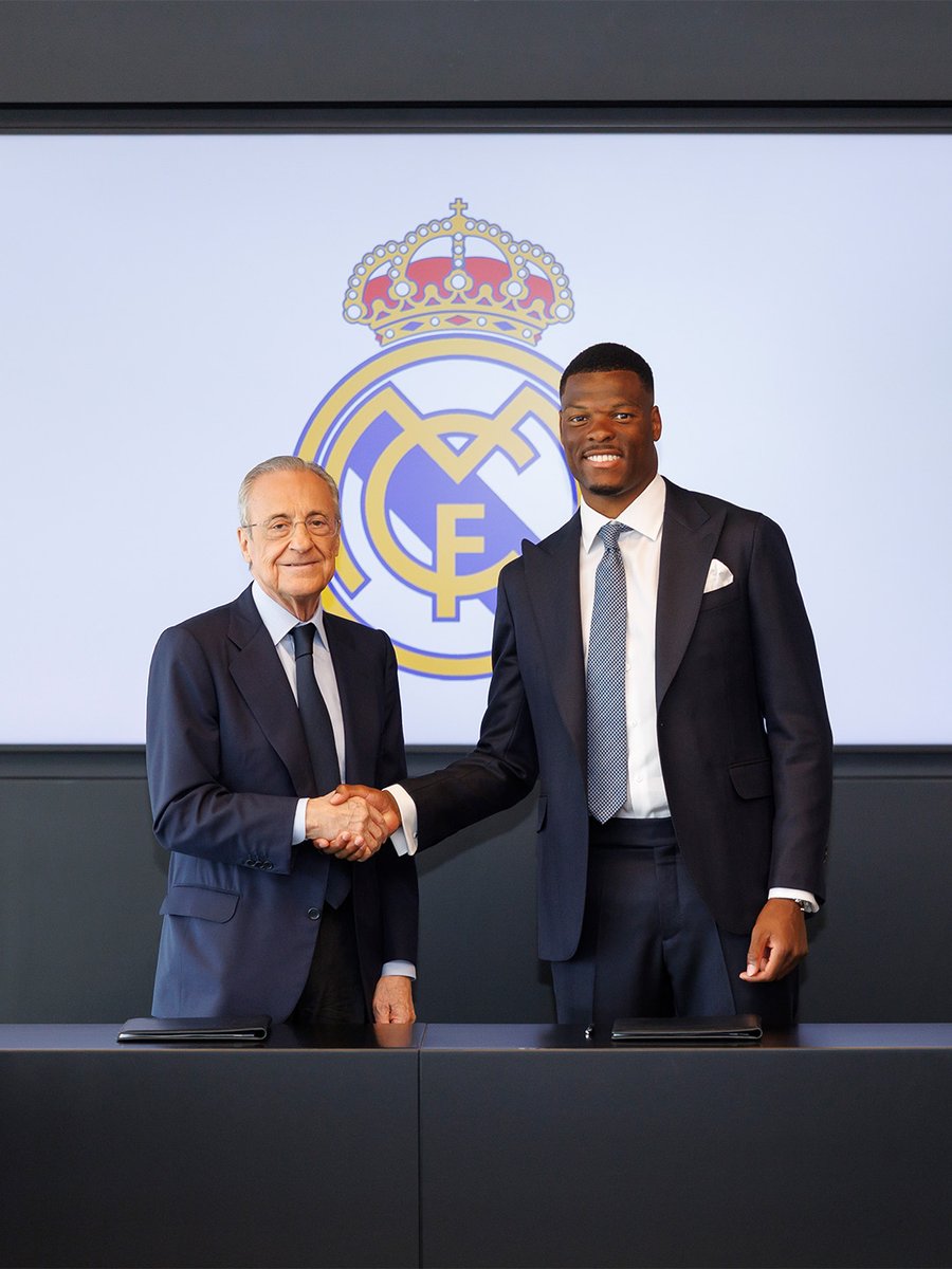 realmadrid's tweet photo. 🤍🤝🤩 https://t.co/ngYOLZBkEi
