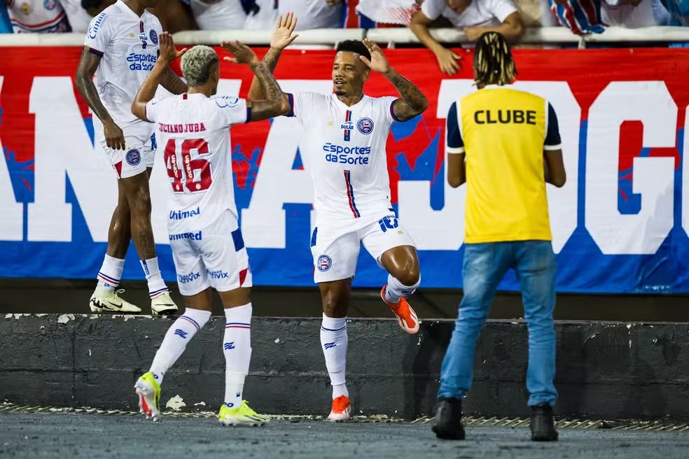 mapitangueira's tweet photo. informação: O Bahia tem 100% de aproveitamento em partidas após um show de Luan Santana em Salvador

19/05/2019 - DVD Vira
26/05/2019 - Bahia 3 x 2 Fluminense

05/05/2024 - Luan City Festival
05/05/2024 - Botafogo 1 x 2 Bahia

22/08/2026 - Registro Histórico
23/08/2026 - Vitória x Bahia........

só não enxerga quem é cego, seremos.