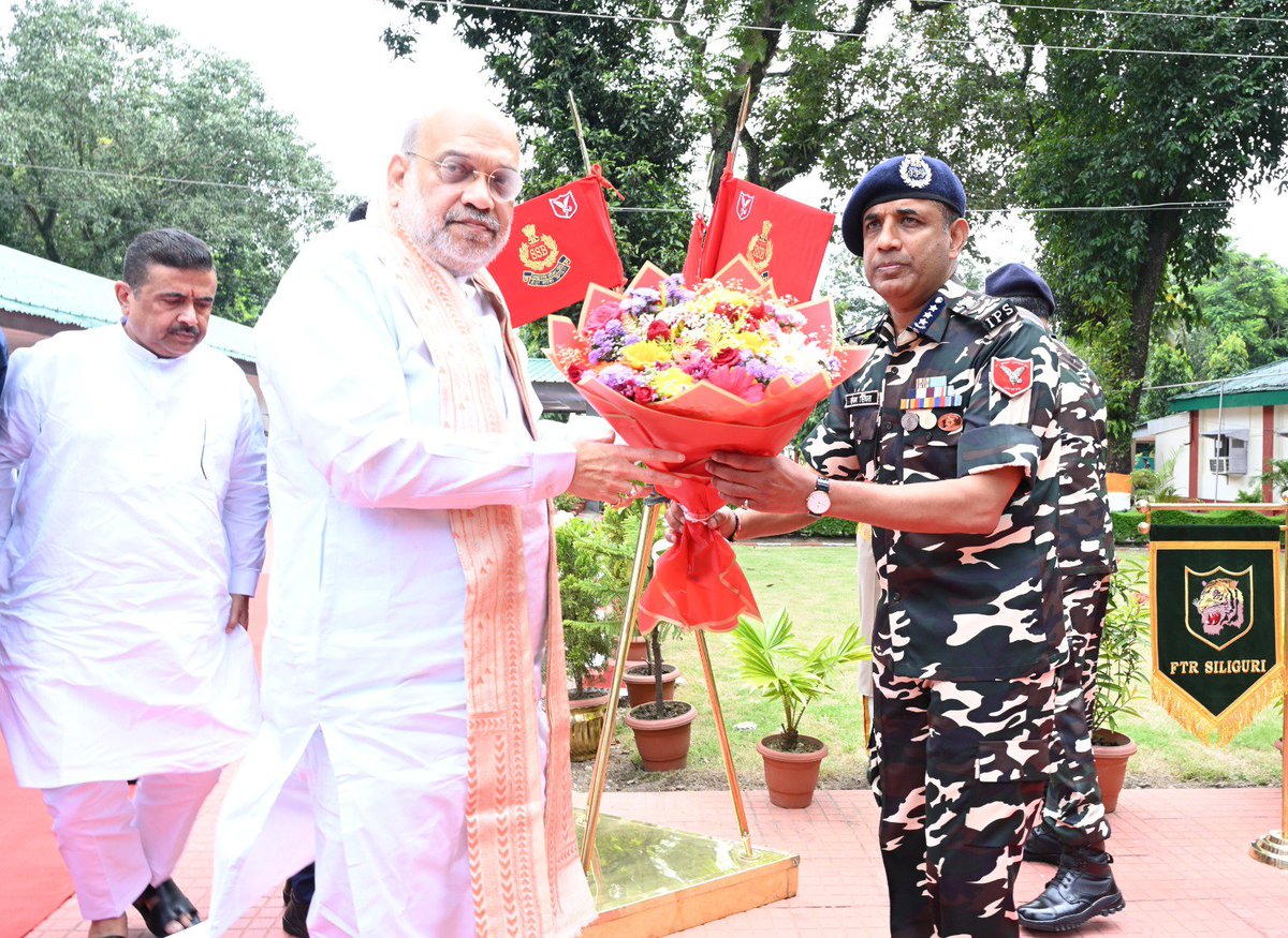 SSBFTRSILIGURI's tweet photo. दिनांक 21 अगस्त 2026 को सीमांत मुख्यालय, सिलीगुड़ी में महानिदेशक, श्री संजय सिंघल के मार्गदर्शन में माननीय केंद्रीय गृह एवं सहकारिता मंत्री श्री अमित शाह की गरिमामयी उपस्थिति में विभिन्न महत्वपूर्ण परियोजनाओं का भूमि पूजन, शिलान्यास एवं ई-शिलान्यास संपन्न हुआ। @SSB_INDIA https://t.co/k2Up9CaeBR