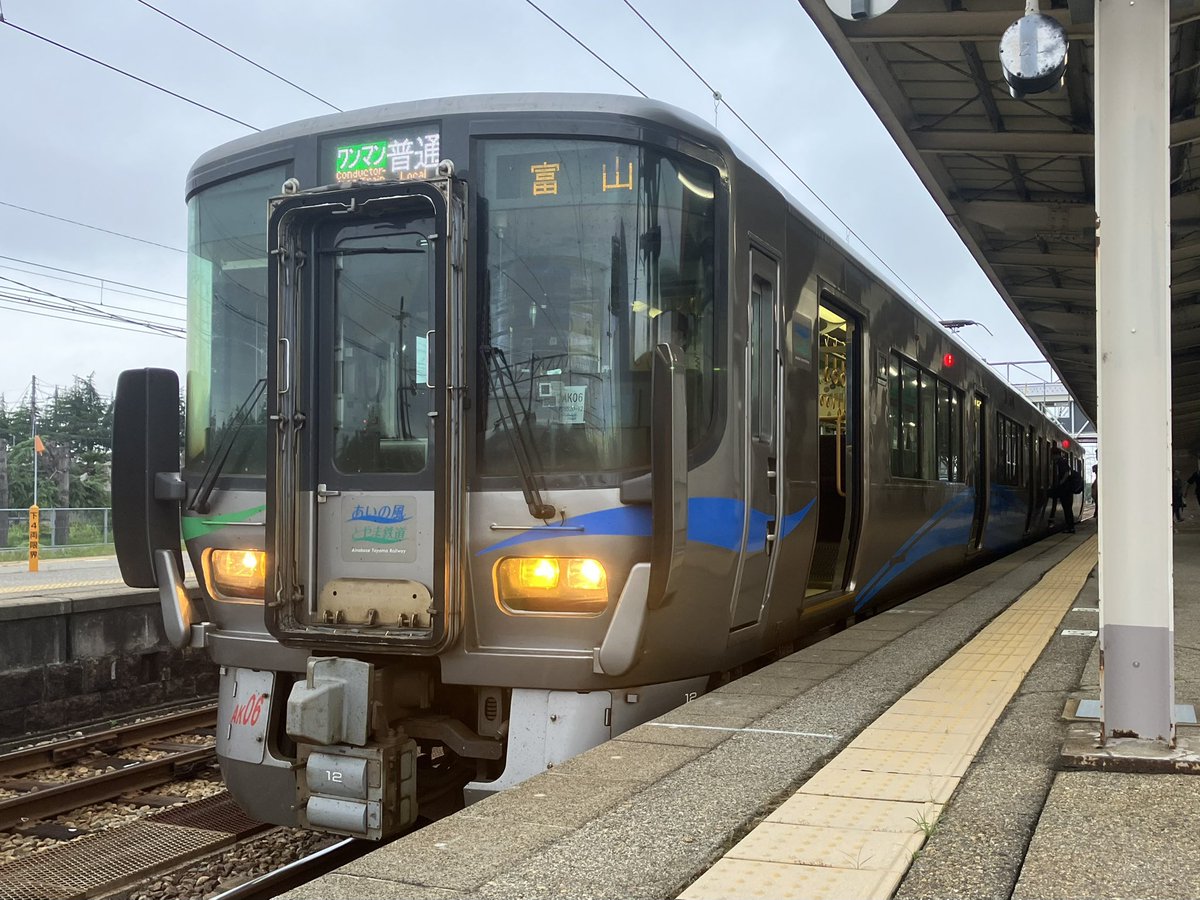 _Takeoji's tweet photo. #あれから1年 
あいの風とやま鉄道521系AK06編成のクハ側種別幕がフルカラーLEDになってから今日で1年ということで。 https://t.co/lFEeIs7p5p