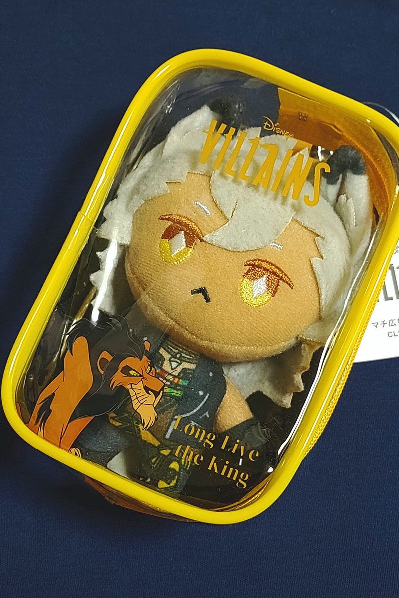 Managarmr's tweet photo. 何もないといっていいガラ空きの棚にぬいポーチがひとつだけ、それもライオンキングのものがおあつらえ向きに残っていたので、買えってことか…と思って連れ帰ってきた。埃防止に入れとこうね https://t.co/giJ6yBxNoi
