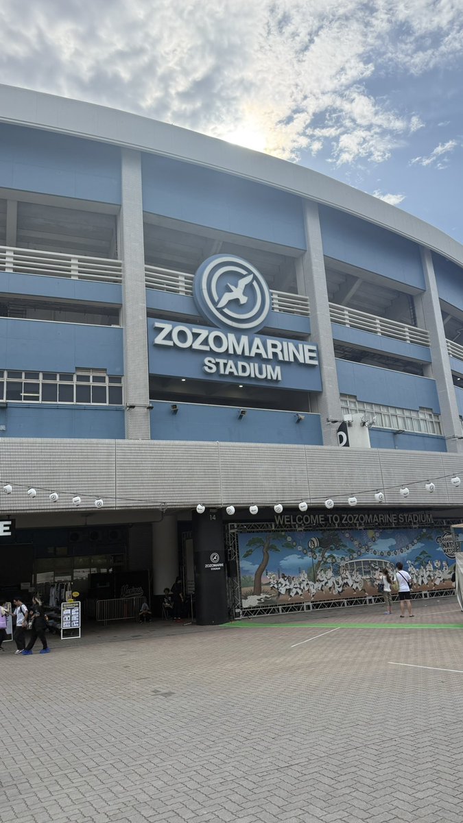 kt1427mn's tweet photo. ハムちゃんずまけほー🥺
千葉県民だけど人生初のZOZOマリン行きました❕ロッテはイベントのセンスがよくてうらやましい❤️‍🔥念願のモツ煮も食べられてはぴでしたが試合は回が進むにつれて虚無でした🙏🏻連日の延長キツイってぇ…

#lovefighters https://t.co/aqxHBF40Kj