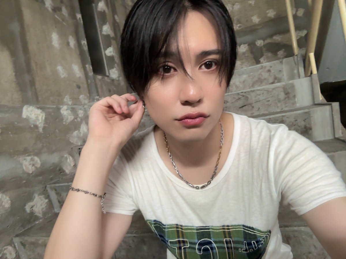 junya_ohl's tweet photo. 7th Single "My Room" リリイベ初日雨の中ありがとうございました🧩

皆風邪ひかないようにね！！
今日もお疲れ様でした🧞

#OHL_MyRoom https://t.co/L3qxIcs9GP