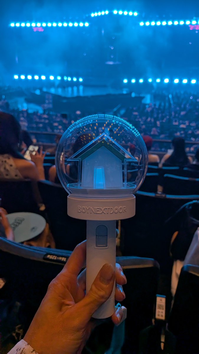 jinghe640978's tweet photo. セブチ2つ　BTS　TXT　5本目😱買っちゃいました😅ボネクド✨ワンドア棒✨ https://t.co/YsNmBWtDk2