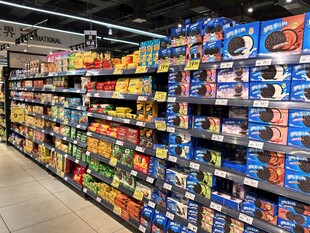 Thefish321's tweet photo. Stocked up on cold brew coffee, protein snacks and sunblock for the weekend rush! Everything your neighborhood needs is here. ， https://t.co/mQ7kBjLgqg