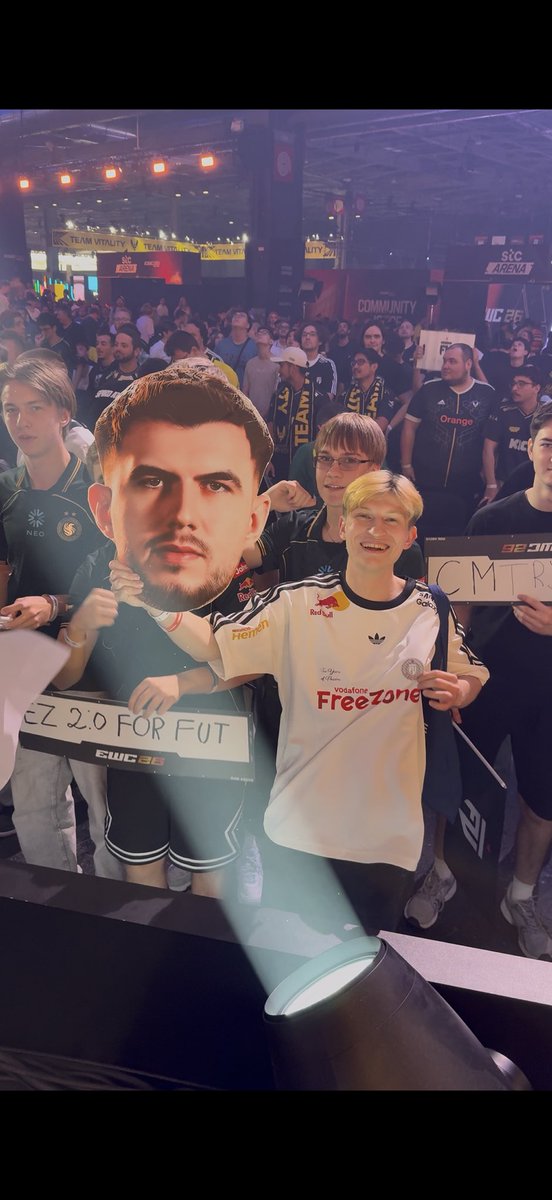 cooliocs's tweet photo. 2-0 vs @mousesports ggwp
You guys are legends 🥰
#futwin https://t.co/Pbo3Xih5wL
