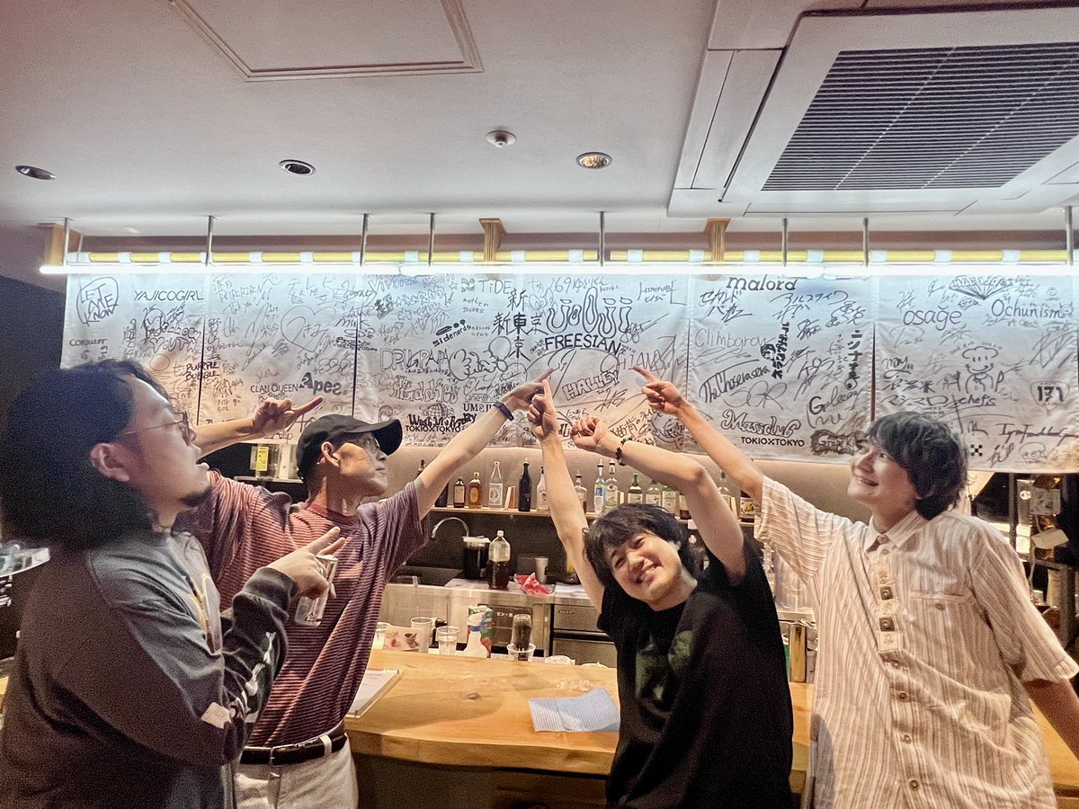 free__sian's tweet photo. FREESIAN ONE-MAN LIVE TOUR 2026
東京編
渋谷TOKIO TOKIOありがとうございました！！！
トキトキの暖簾にもついにサインをさせていただきました！
これからも変わらないものの為に変わり続け、もっともっといい歌を届けていきます！ https://t.co/zgk9lLMooc
