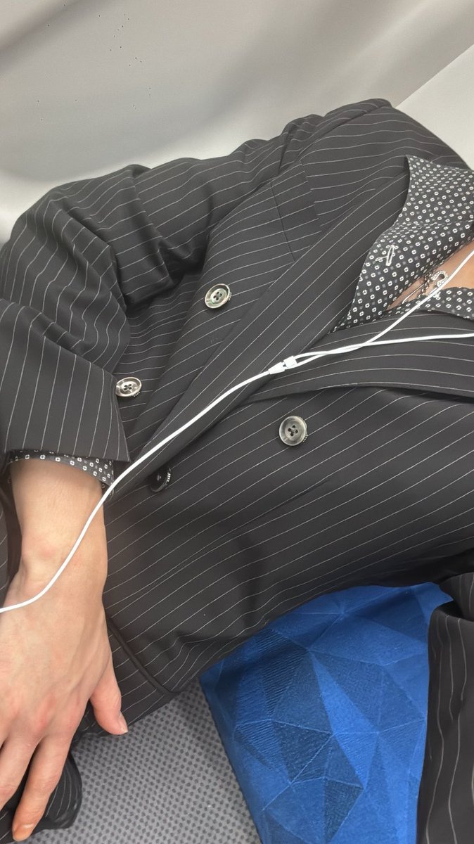 BEATorPUNK's tweet photo. 今日買ったテーラード7万（5900円） https://t.co/C4o5Z6JamZ