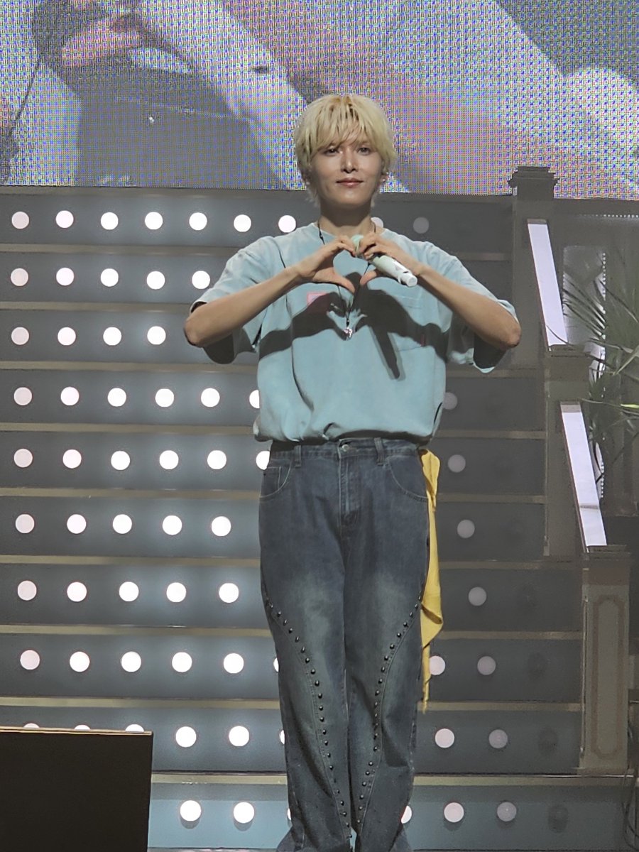 usa87kei's tweet photo. 昨日は昼夜2回公演へ
リョウクちゃんの歌声を堪能😭最高過ぎた😭😭💙
いつもはあっさりのコメントだけどソロコンだとしっかりと気持ちを伝えてくれた
熱い思いや歌に対する気持ち、周りへの感謝、2階3階席への気遣いとそれもまた最高👏
カバー曲もどれも良かったよ
#SUPERJUNIOR #려욱 #紺碧 https://t.co/LRXcZn3v6m