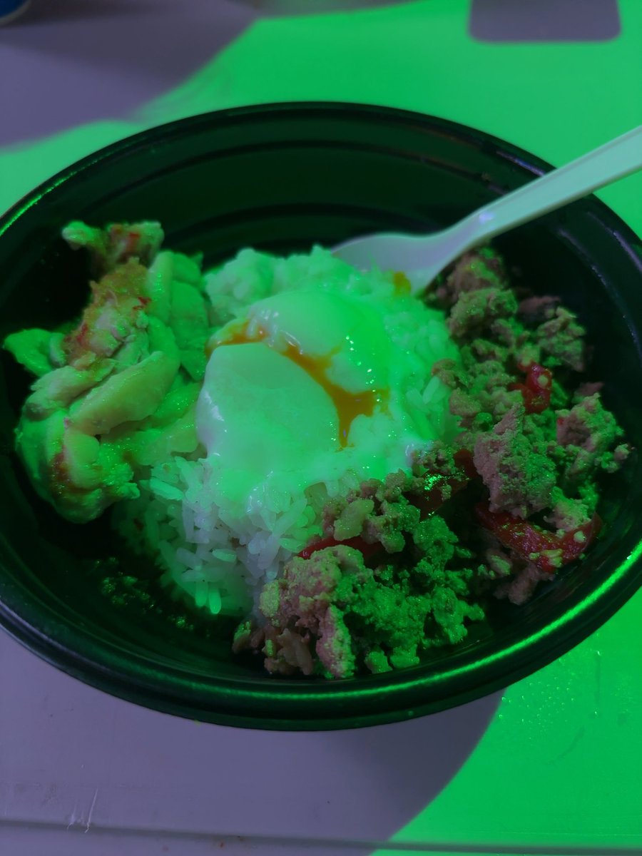 s_spika's tweet photo. 私のまったく映えないフェス飯（尚、味はとても美味しい）
マジでひとつも映えた写真がない。 https://t.co/4Dj16hCzTz