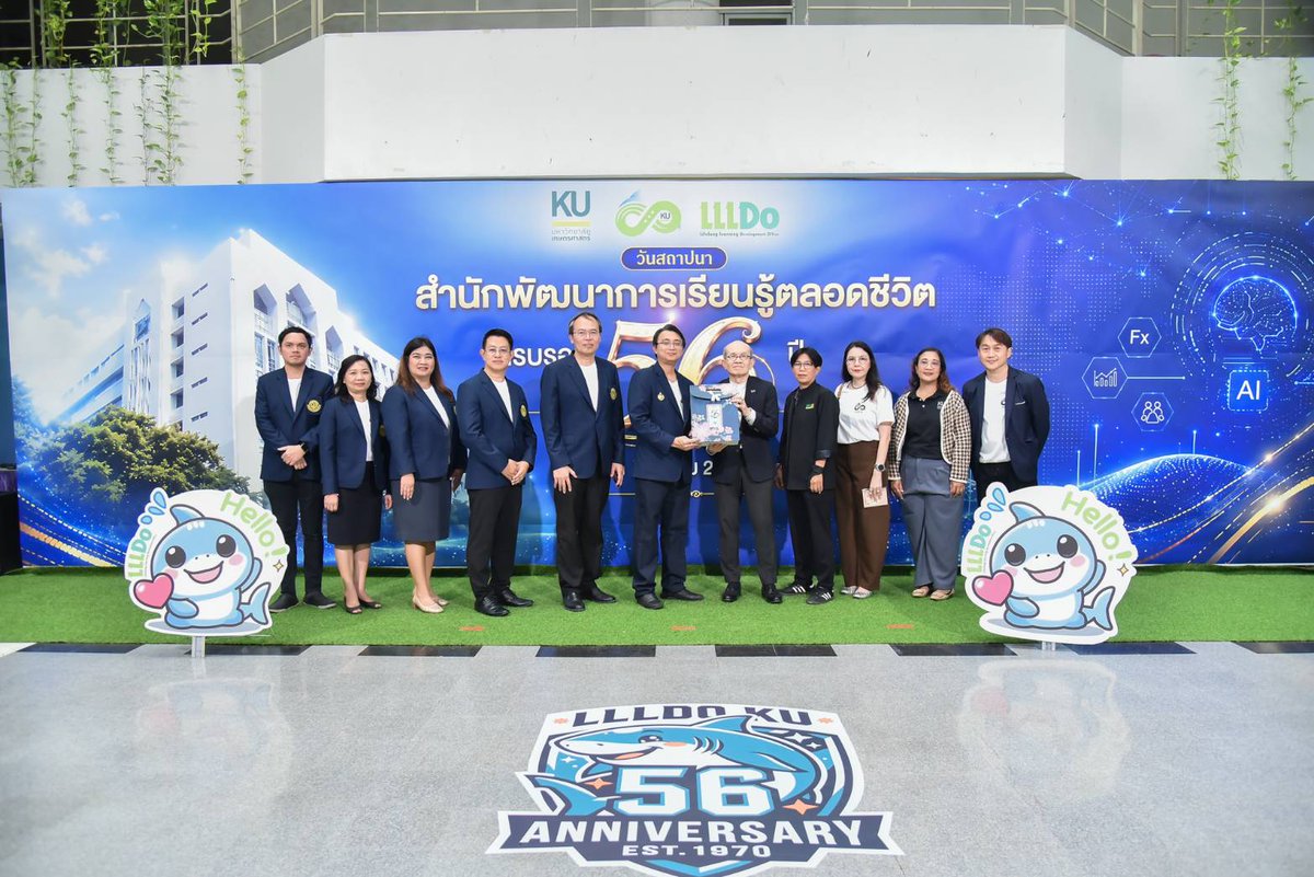 KUR_plus's tweet photo. ผศ.อนุพร สุวรรณวาจกกสิกิจ ผอ.สถานีวิทยุ ม.ก. นำกระเช้าดอกไม้ไปร่วมแสดงความยินดีกับ รศ.ดร.วีระเกษตร สวนผกา ผอ.สำนักพัฒนาการเรียนรู้ตลอดชีวิต เนื่องในวันครบรอบ 56 ปี การก่อตั้งสน.พัฒนาการเรียนรู้ตลอดชีวิต (ชื่อเดิม "สำนักส่งเสริมและฝึกอบรม") 21สค69ณ อาคารวิทยบริการ https://t.co/ed51mptKJE