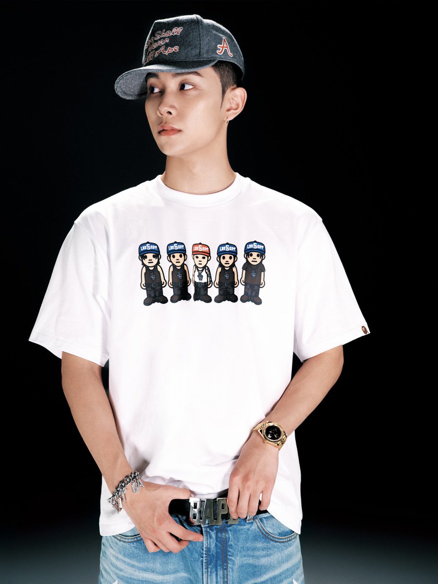 terjemahinRYUL's tweet photo. 260821 📸 bape.korea

RYUL of LNGSHOT. Bold, focused, and unapologetically himself.

RYUL makes the 4SHOBOIZ VOL. 2 4SHOVILLE TEE his own with a look that speaks before he does.

#률 #RYUL #롱샷 #LNGSHOT https://t.co/XpUS3Ud27o